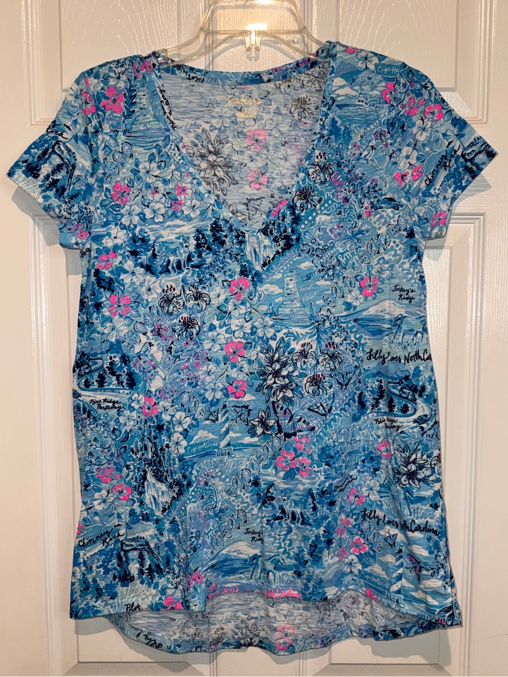 Lilly Pulitzer Blue Floral V-Neck Women's Top. Size S. NWOT